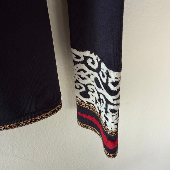 Carmen Size XL cardigan - Picture 7 of 12